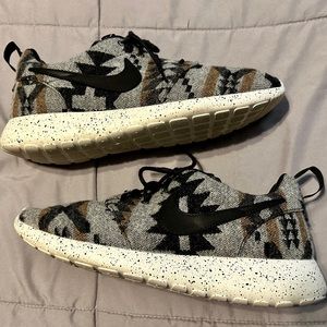 RARE NikeiD Pendleton Roshe Run Women’s 10M Black Gray Brown Wool